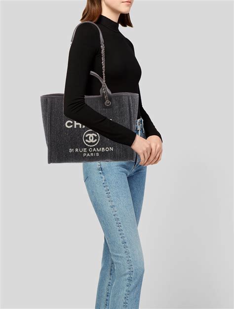 chanel deauville tote small